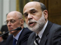 Bernanke поддерживает более высокие расходы